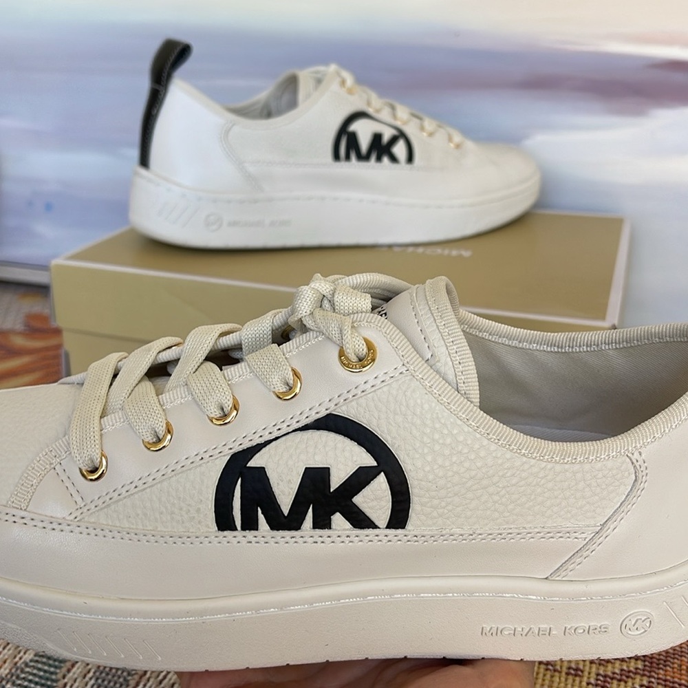 MICHAEL KORS SHEA LACE UP
FAUX LEATHER
49R4SHFS1L
Fashion Sneakers - Picture 15 of 16